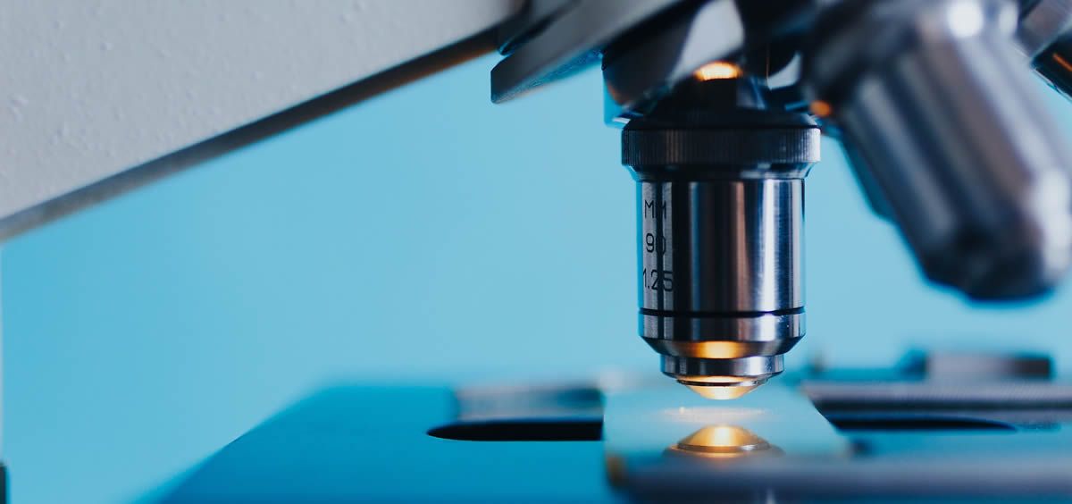 Una de las primeras aplicaciones en el área clínica de la investigación genómica ha sido el uso de tests genéticos en Medicina Reproductiva, inicialmente a través de técnicas invasivas