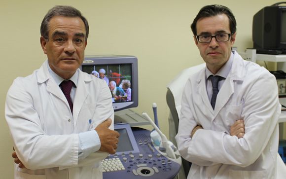 El Dr. Marcos Órdenes, de la Unidad de Medicina Fetal y el Dr. Juan Arbués, especialista de medicina materno- fetal del Hospital Ruber Internacional.