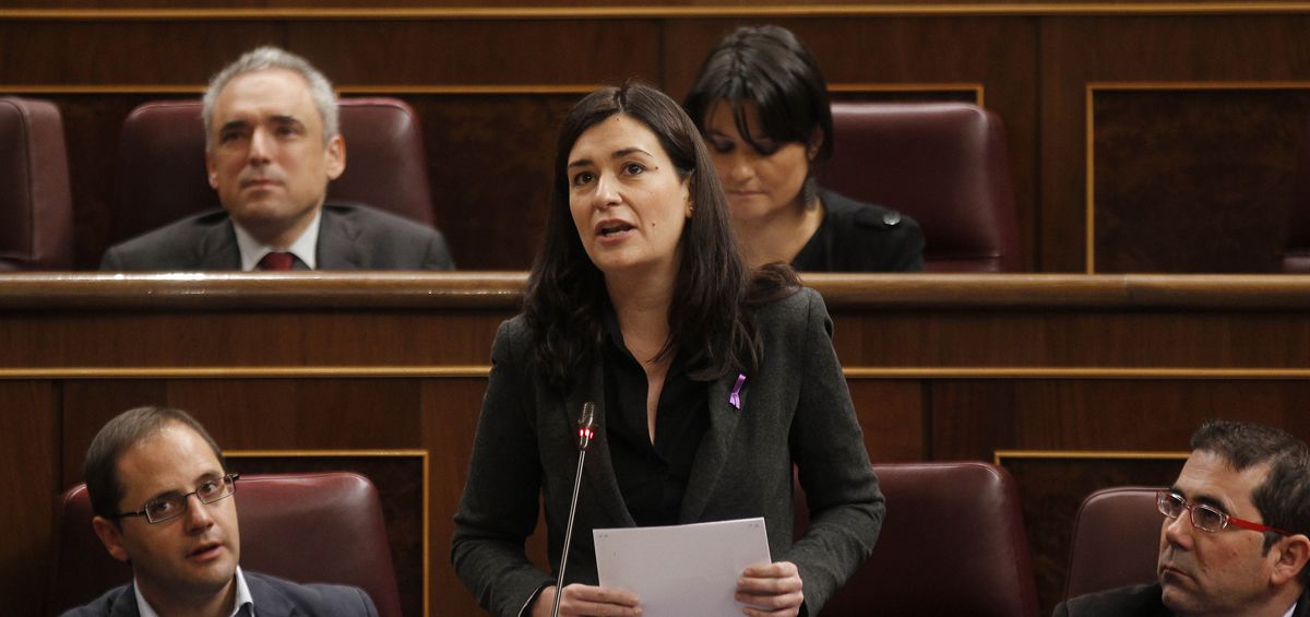 Carmen Montón, actual ministra de Sanidad, durante una sesión de control al Gobierno mientras era diputada del PSOE por Valencia.