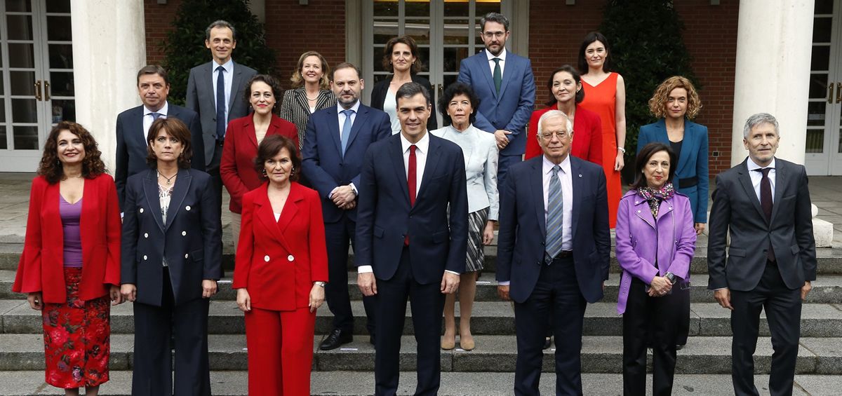 Foto oficial del primer Consejo de Ministras y Ministros que se ha celebrado en el Palacio de la Moncloa y al que ha asistido Carmen Montón.