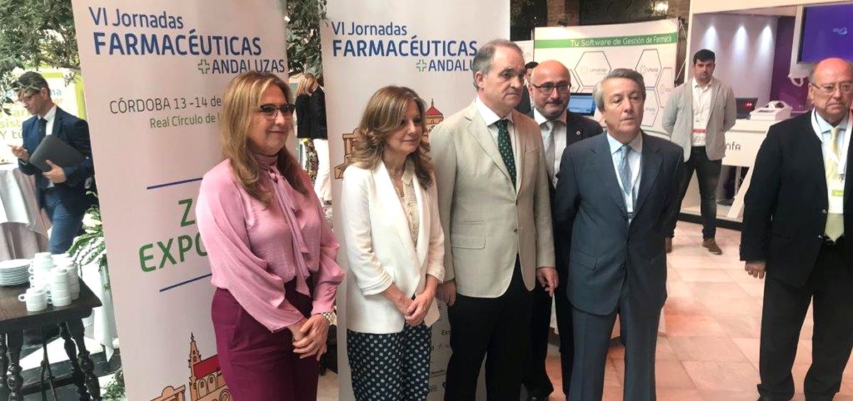 Álvarez destaca el papel de la farmacia andaluza como agente de salud de la población 