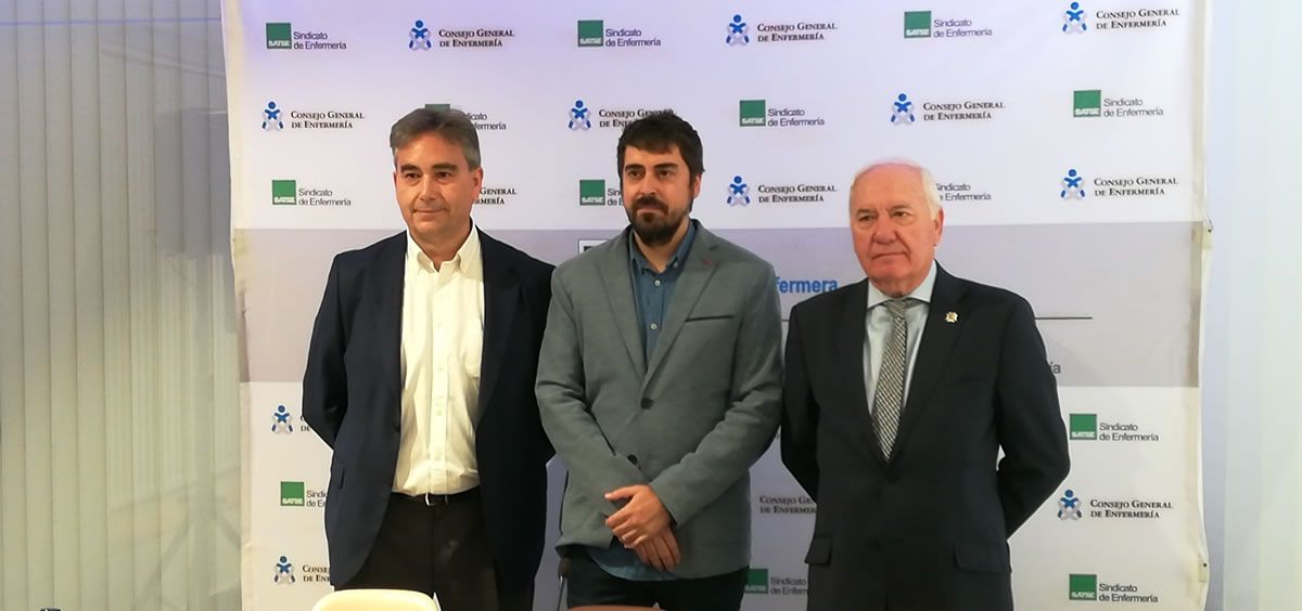 De izquierda a derecha: Manuel Cascos, David Álvarez y Florentino Pérez Raya, este jueves en Madrid, han explicado el posicionamiento de Enfermería