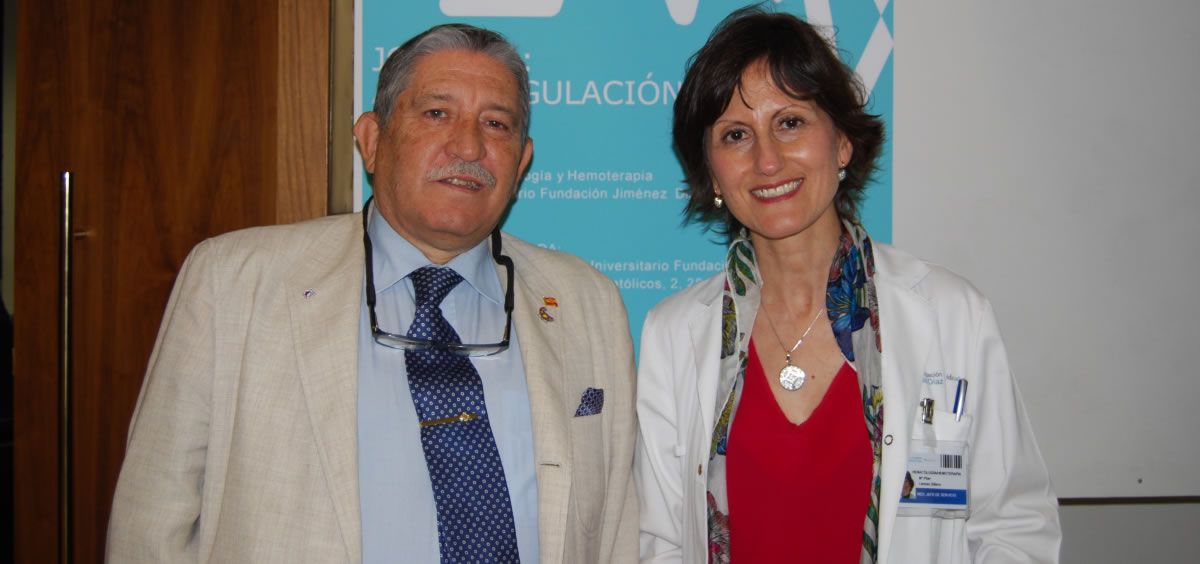 Doctora Pilar Llamas, Jefa de Servicio de Hematología y Hemoterapia de la Fundación y Juan Manuel Ortíz Carranza, presidente de AMAC