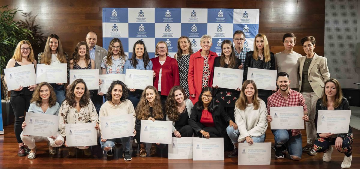 Jóvenes recién graduadas en Enfermería se han comprometido en San Sebastián (País Vasco) con el Código Deontológico de la profesión