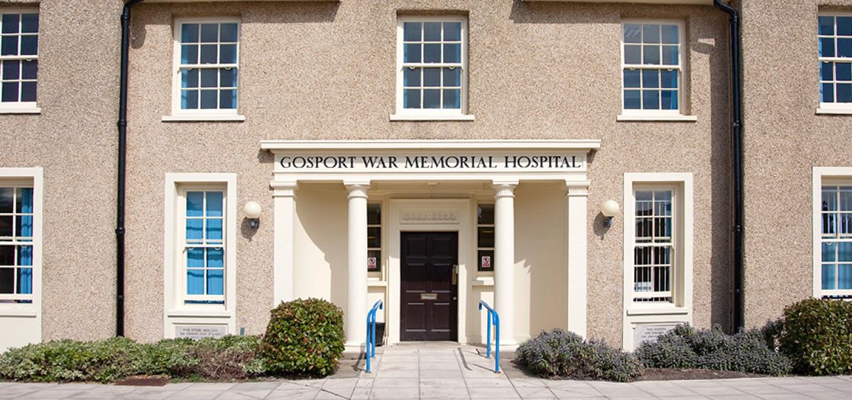 El Gosport War Memorial Hospital, donde fueron tratados los pacientes que murieron de forma prematura
