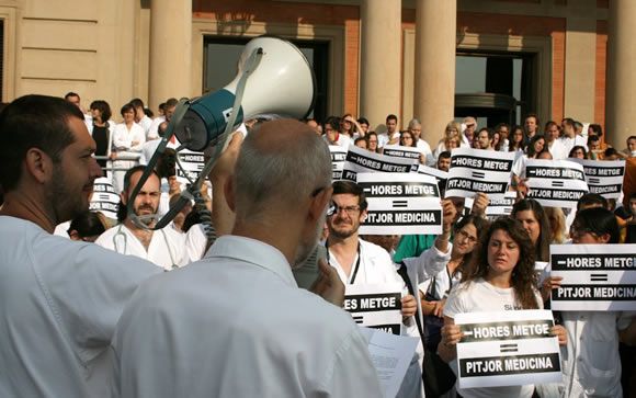 Los médicos catalanes, abocados al pluriempleo: un 11% reconoce tener tres trabajos o más