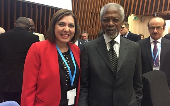 Encarna Guillén junto al el exsecretario general de las Naciones Unidas, Kofi Annan
