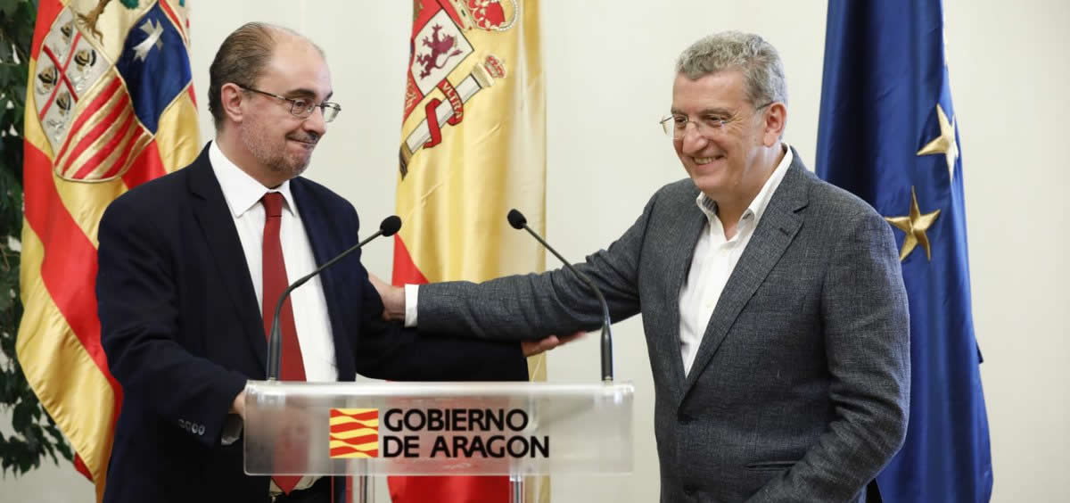 Javier Lambán y Sebastián Celaya, en la rueda de prensa en la que ha anunciado su dimisión