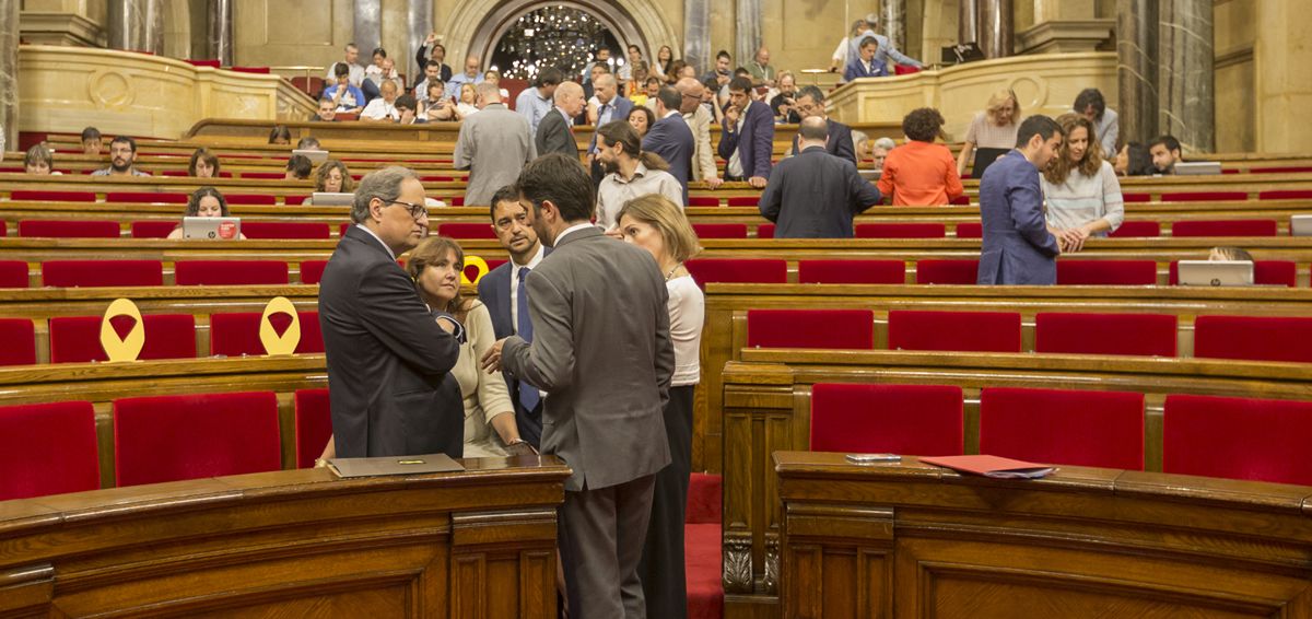 El bloqueo entre independentistas retrasa la agenda sanitaria en el Parlament de Cataluña.