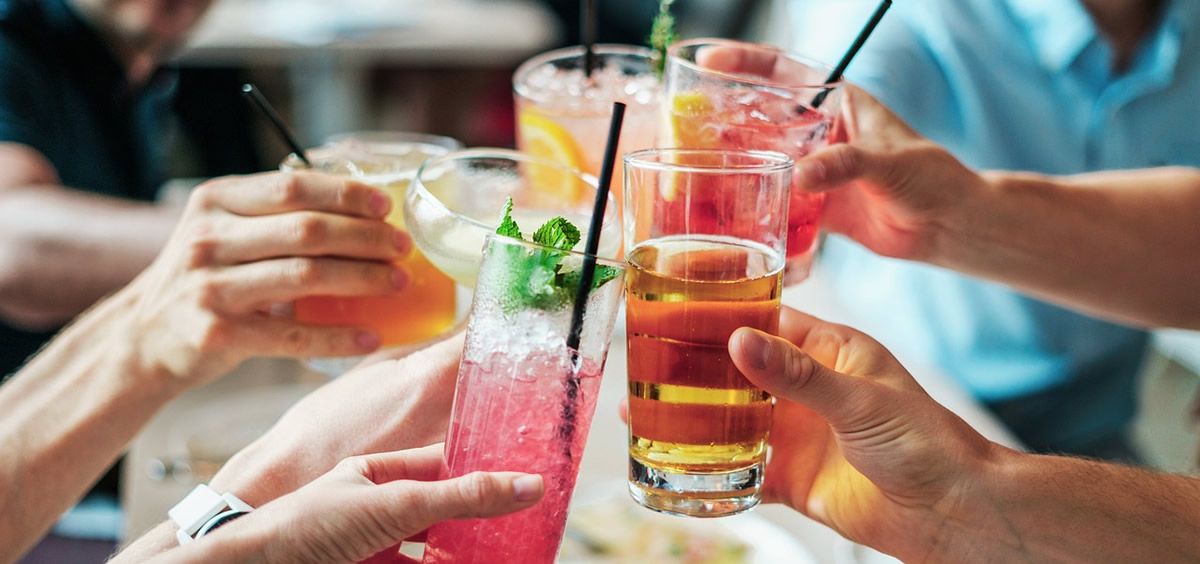 Los hombres consumen más alcohol que las mujeres