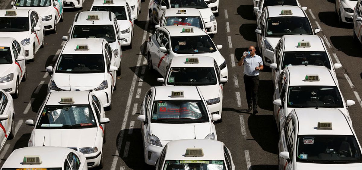 Taxis estacionados en el Paseo de la Castellana en Madrid durante la huelga