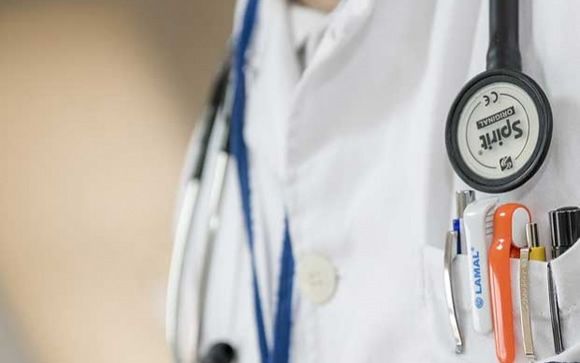 El salario de un médico español es un 46% más alto que el de un profesional de la Enfermería