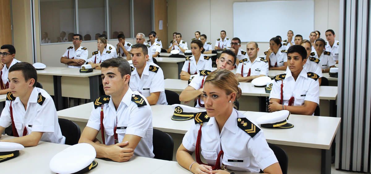 Médicos militares en el Centro Universitario de la Defensa, en Madrid
