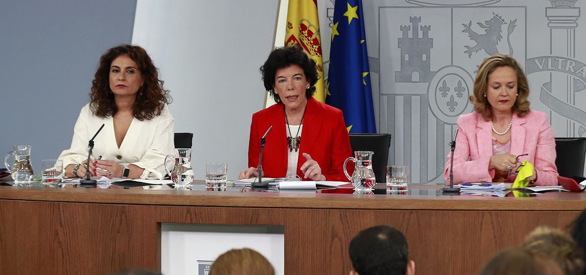 Las ministras de Hacienda, Educación y Economía, María Jesús Montero, Isabel Celaá y Nadia Calviño, tras un pasado Consejo de Ministros.