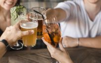 Sanidad está analizando las recomendaciones recibidas de cara a redactar el anteproyecto de ley para proteger a los menores del consumo de alcohol.