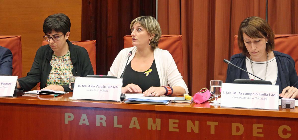 La consejera de Salud de Cataluña, Alba Vergés, interviniendo en la Comisión de Sanidad del Parlamento de Cataluña.