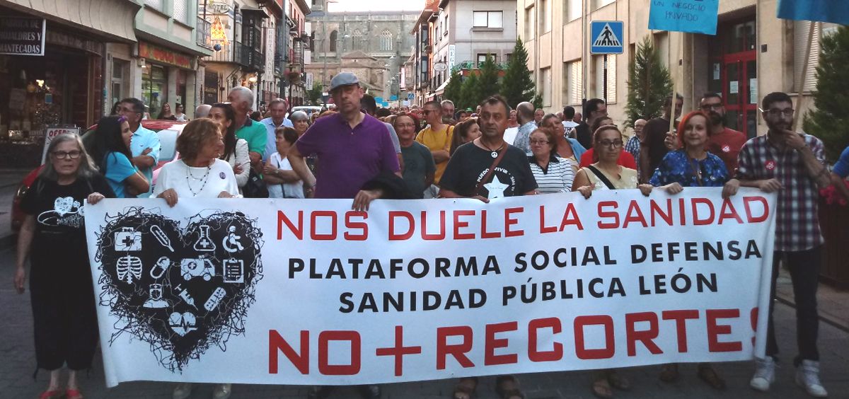 Concentración en Astorga de la Plataforma en Defensa de la Sanidad Pública / Foto: @LSanidadPublica