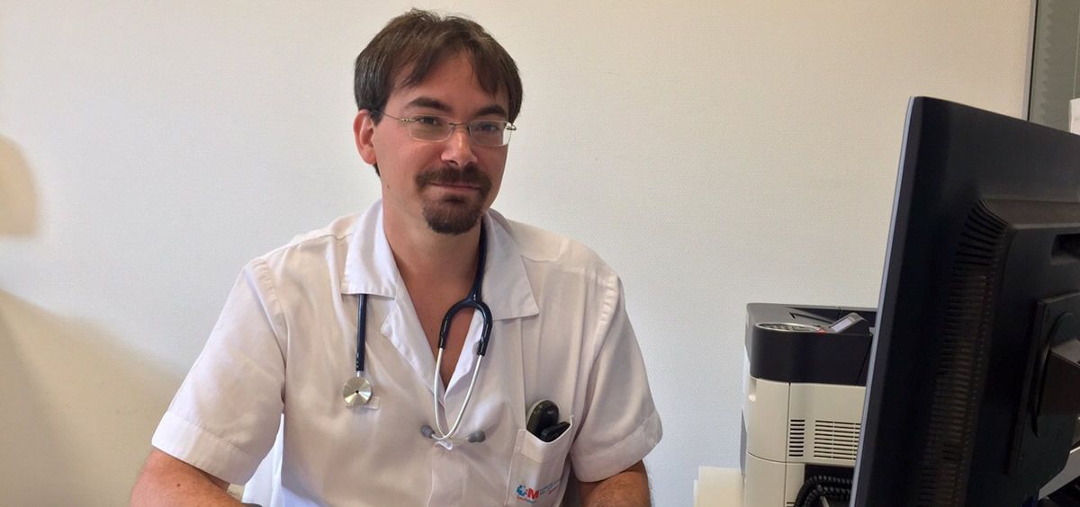 El doctor Roi Piñeiro, jefe del Servicio de Pediatría del Hospital General de Villalba, explica en qué consiste la 'fiebre-fobia'
