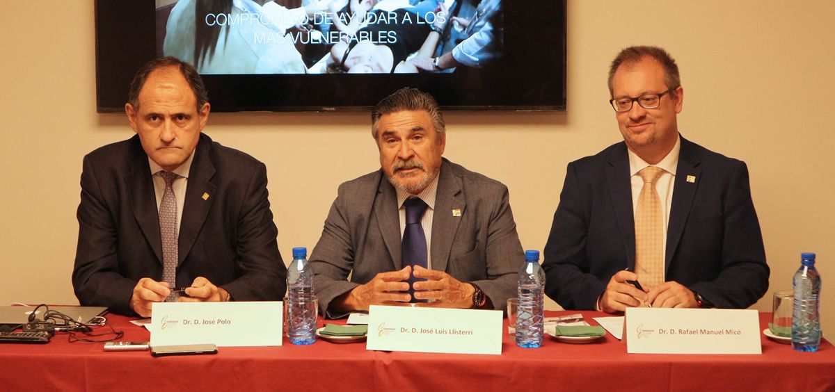 Los doctores José Polo, José Luis Llisterri y Rafael Micó, este viernes en rueda de prensa