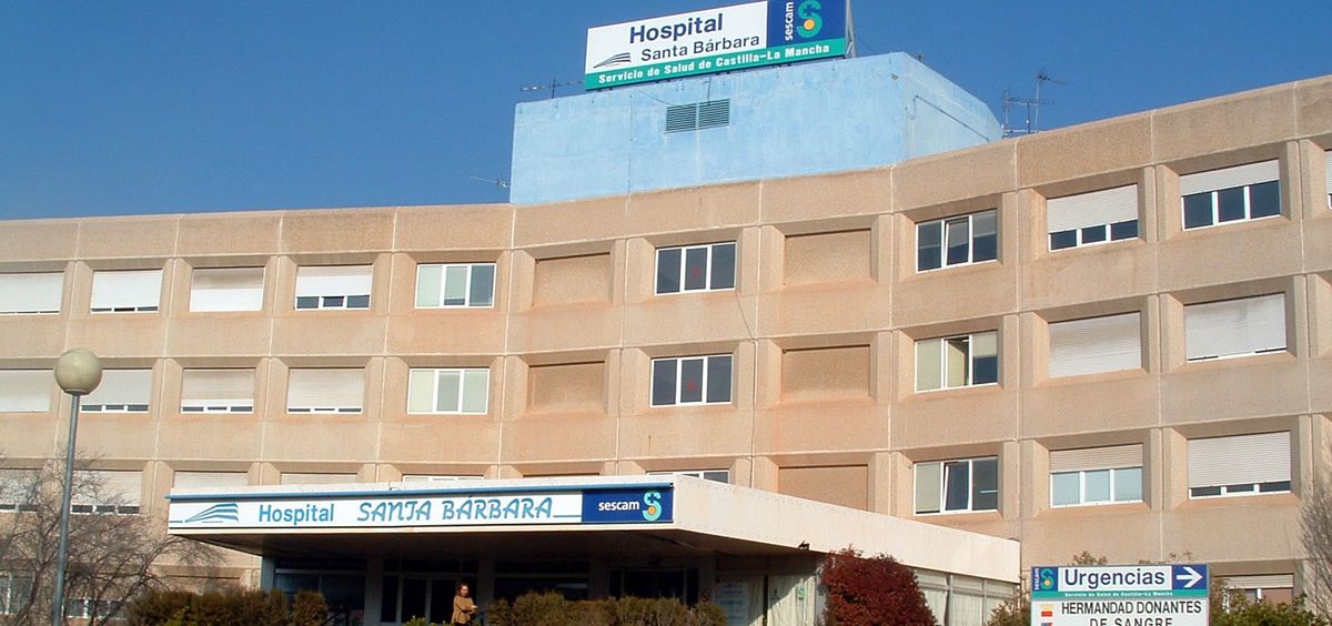 Fachada exterior del Hospital Santa Bárbara de Puertollano.