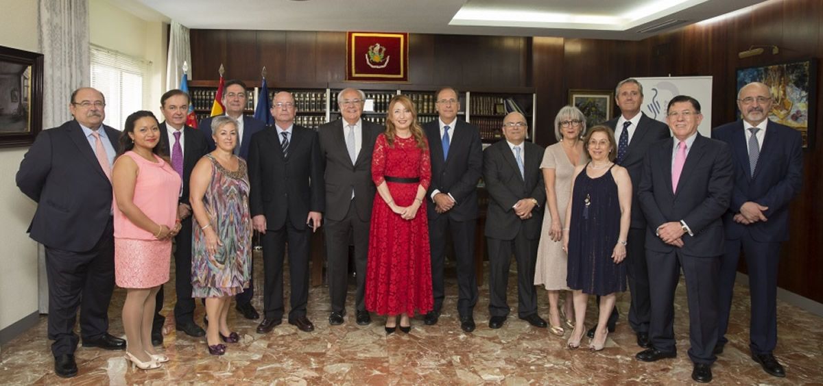 Foto de familia de la Junta de Gobierno del Colegio de Médicos de Valencia