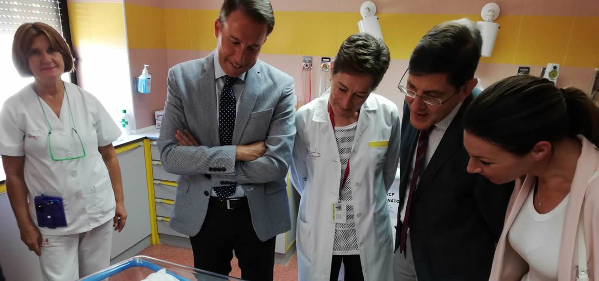 El consejero de Salud, Manuel Villegas, ha visitado este lunes el centro hospitalario de Lorca.
