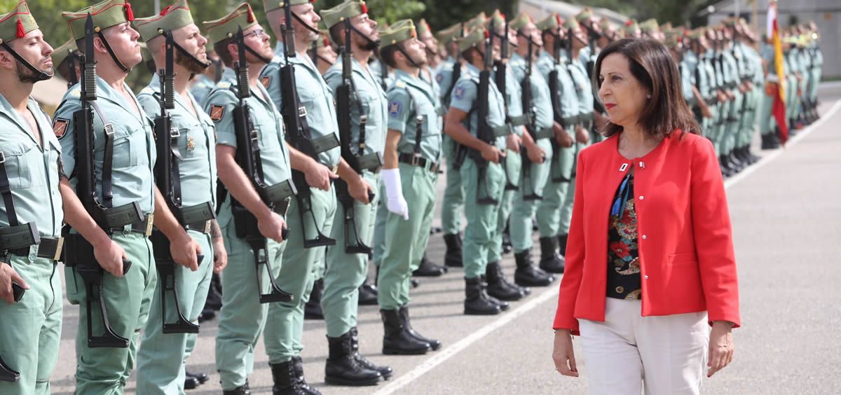 La ministra de Defensa Margarita Robles durante una visita a las unidades de La Legión ubicadas en el acuartelamiento Montejaque en Ronda (Málaga). Foto: Iñaki Gómez/MDE