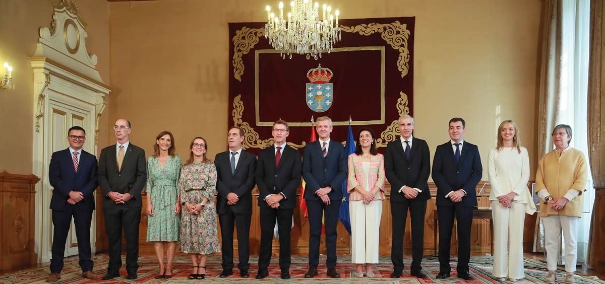 El titular de la Xunta posando en la toma de posesión de los nuevos miembros del Gobierno gallego.