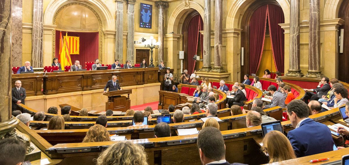 Imagen de un pleno en el Parlament de Cataluña.
