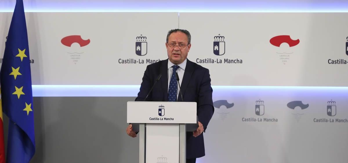 El consejero de Hacienda y Administraciones Públicas, Juan Alfonso Ruiz Molina, informa de acuerdos del Consejo de Gobierno relacionados con su departamento