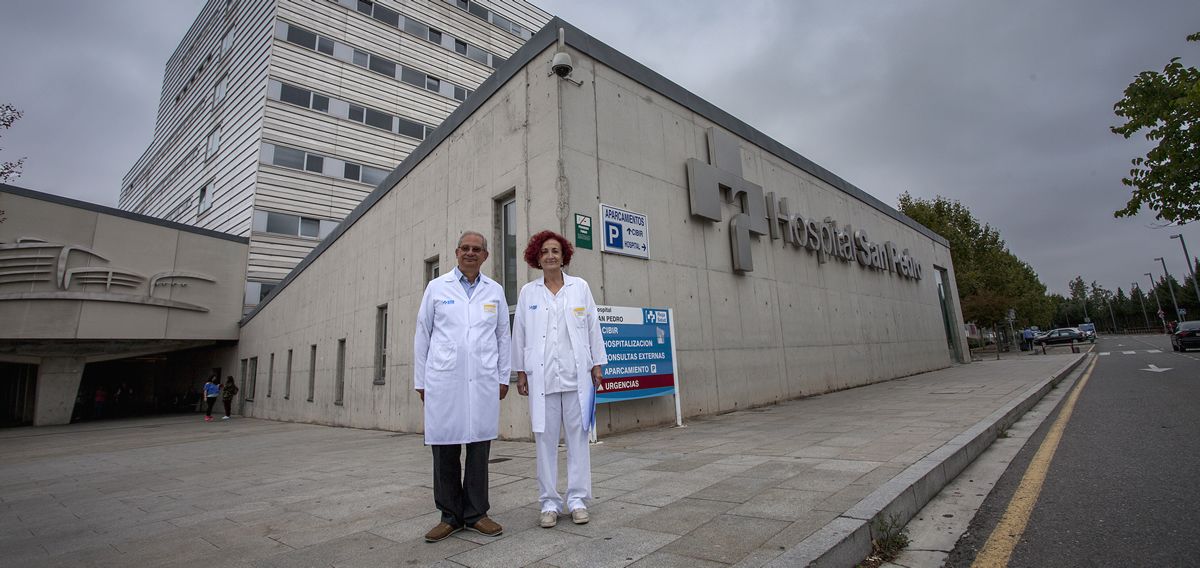 El Dr. José Ignacio Torroba, jefe del Servicio de Farmacia del Hospital San Pedro, en Logroño; y la Dra. Begoña Sacristán, jefa del Servicio de Digestivo.