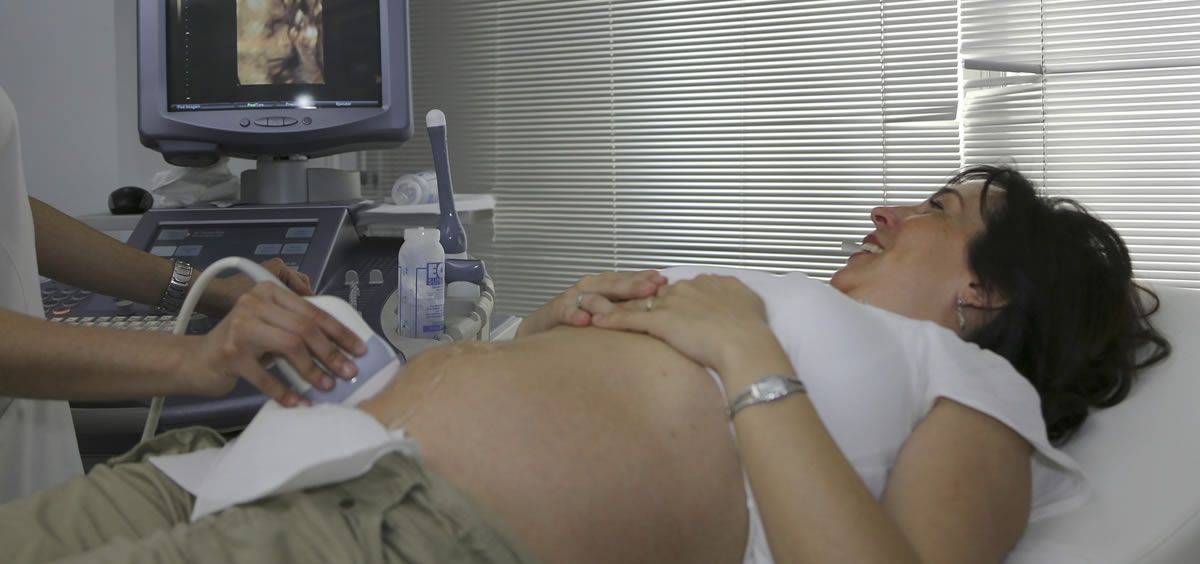 Los partos múltiples en España continúan cayendo, según los últimos datos del Registro Nacional de Tratamientos de Reproducción Asistida que pertenecen a 2016.