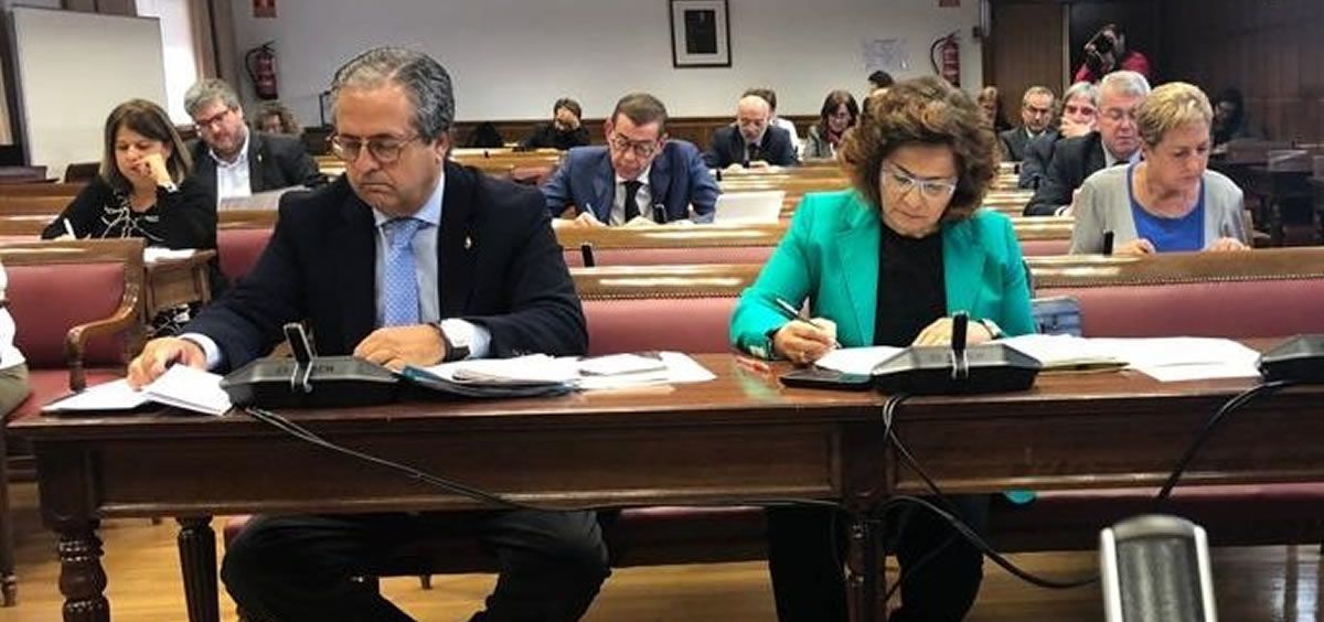 El senador del PP, Antonió Alarcó, critica a la Ministra de Sanidad, María Luisa Carcedo, no respoder a sus preguntas sobre las líneas maestras de la Sanidad