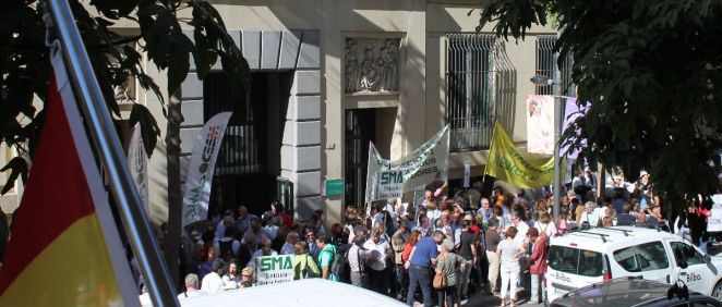 Imagen de la concentración del Sindicato Médico de Málaga ante la delegación provincial de Salud de la Junta de Andalucía.