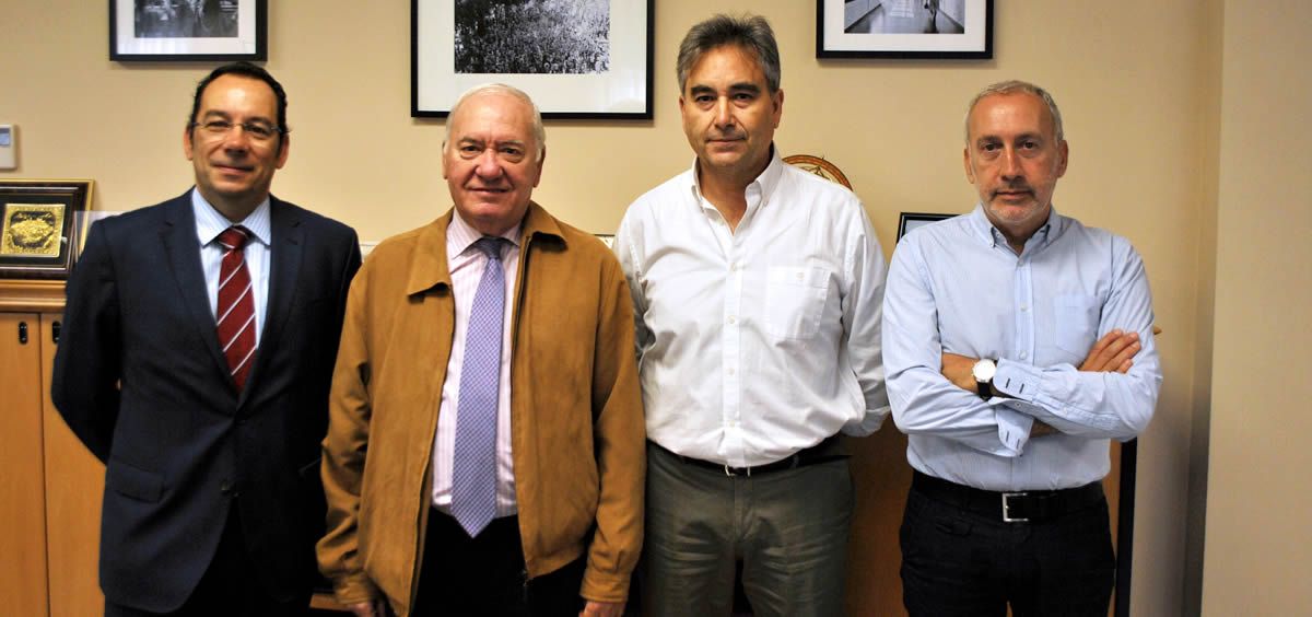 De izquierda a derecha: José Luis Cobos, Florentino Pérez Raya, Manuel Cascos y Rafael Reig, representantes del Consejo General de Enfermería y del Sindicato de Enfermería (Satse)