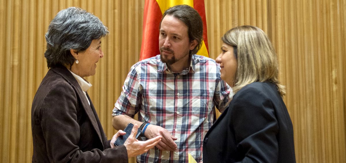 Amparo Botejara y Kontxi Palencia, representantes sanitarias de Unidos Podemos, junto a Pablo Iglesias.