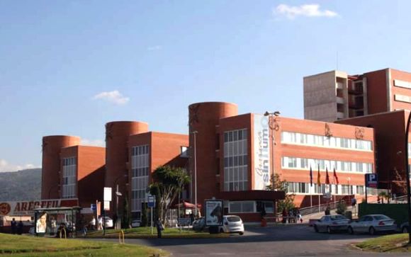 Un paciente intenta agredir con una navaja al personal del Hospital la Arrixaca de Murcia