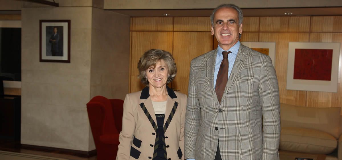 La ministra de Sanidad, María Luisa Carcedo y el consejero de Sanidad de la Comunidad de Madrid, Enrique Ruiz Escudero tras su reunión.