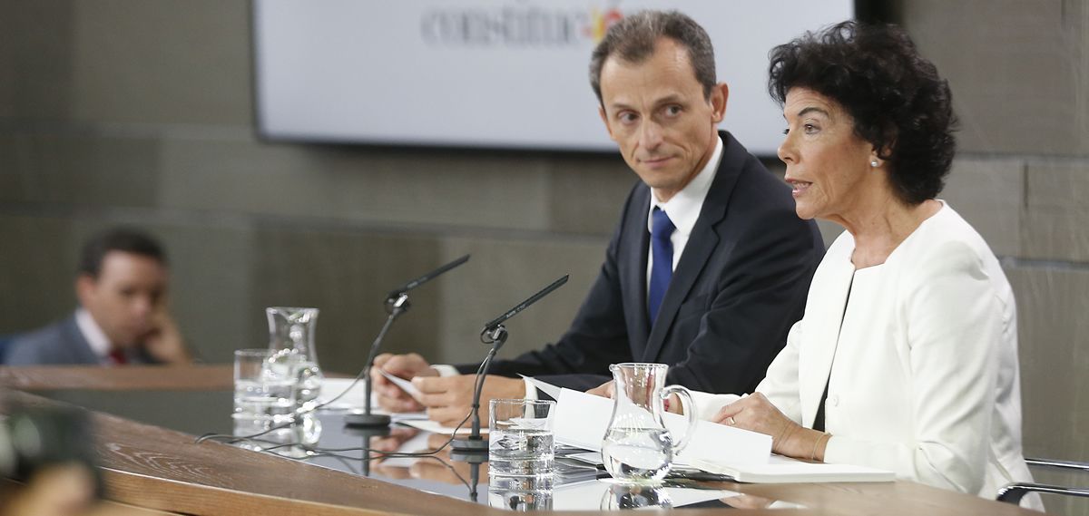 La portavoz del Gobierno, Isabel Celáa, y el ministro de Ciencia, Pedro Duque.