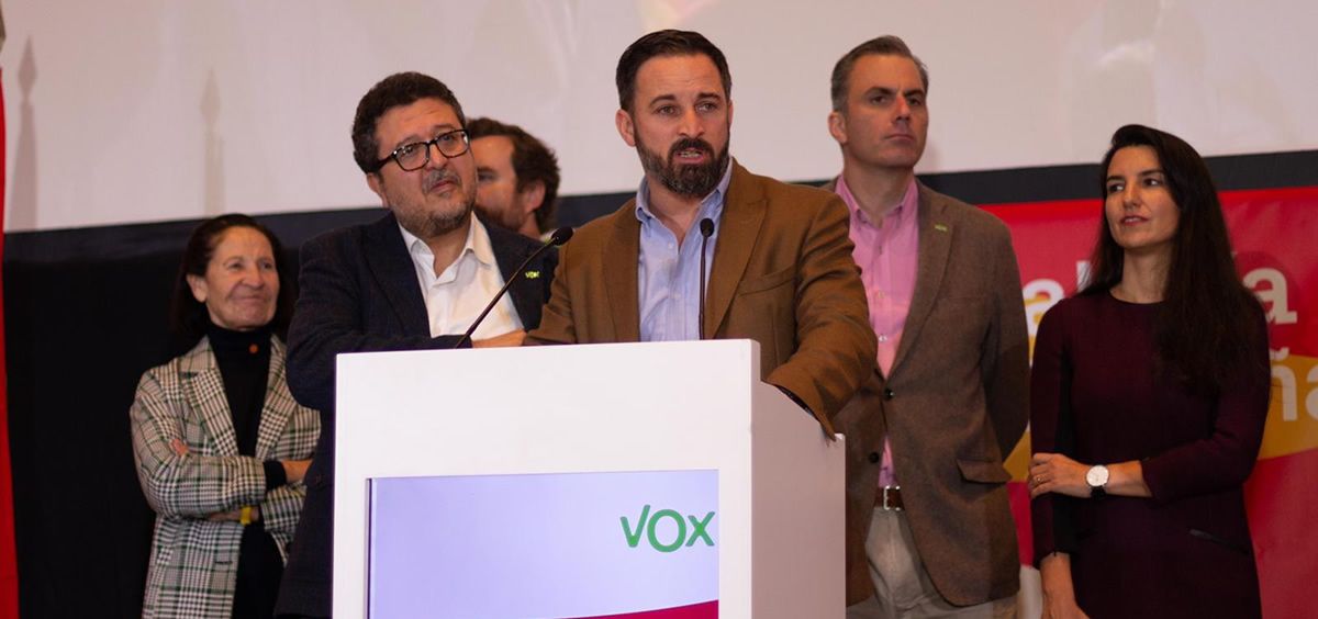 El presidente de VOX, Santiago Abascal y el candidato por Andalucía, Francisco Serrano, durante un acto de campaña.