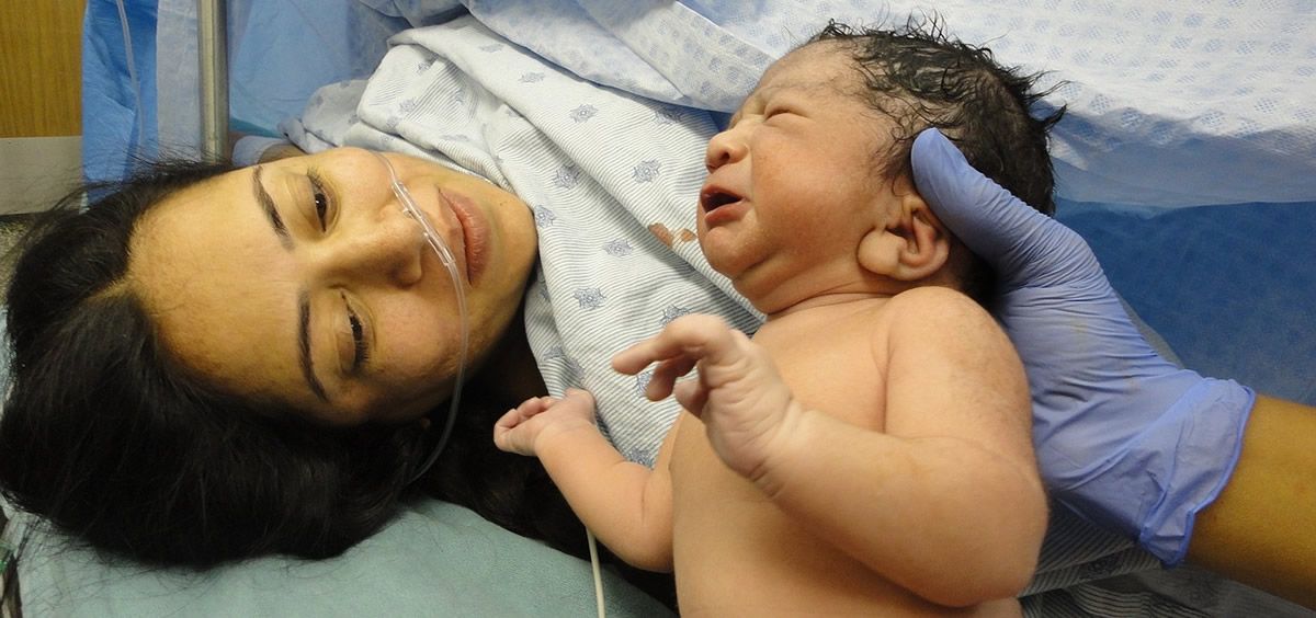 Una doula para ayudar en el parto supone una "grave amenaza para la salud de las embarazadas y los bebés"