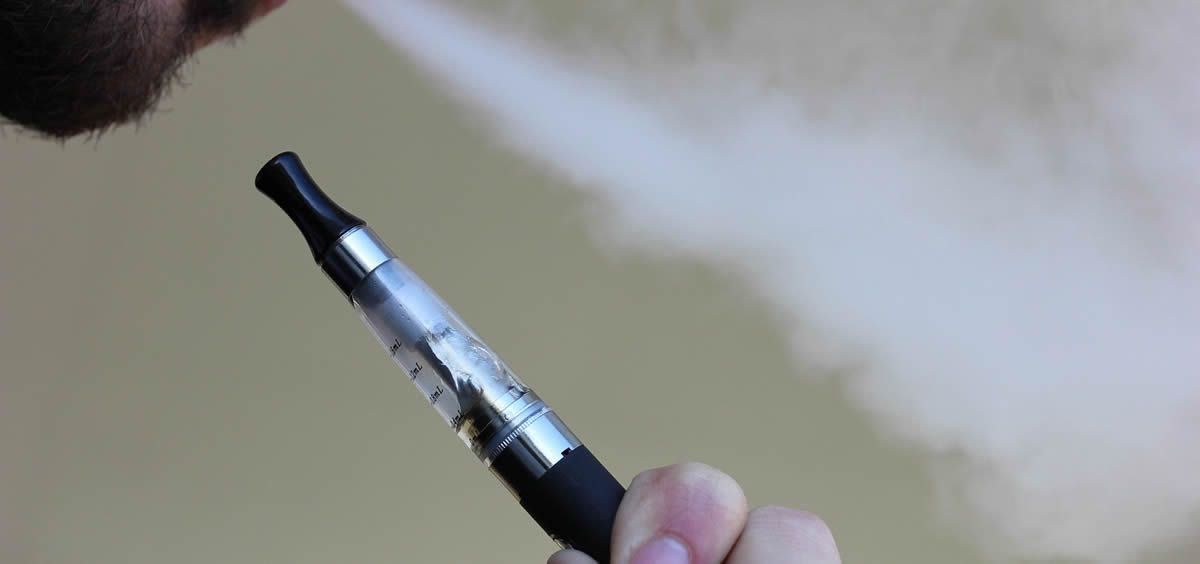 La OMC ha advertido que estos e-cigarrillos de administración de nicotina "no pueden ser empleados como tratamiento para la deshabituación tabáquica"