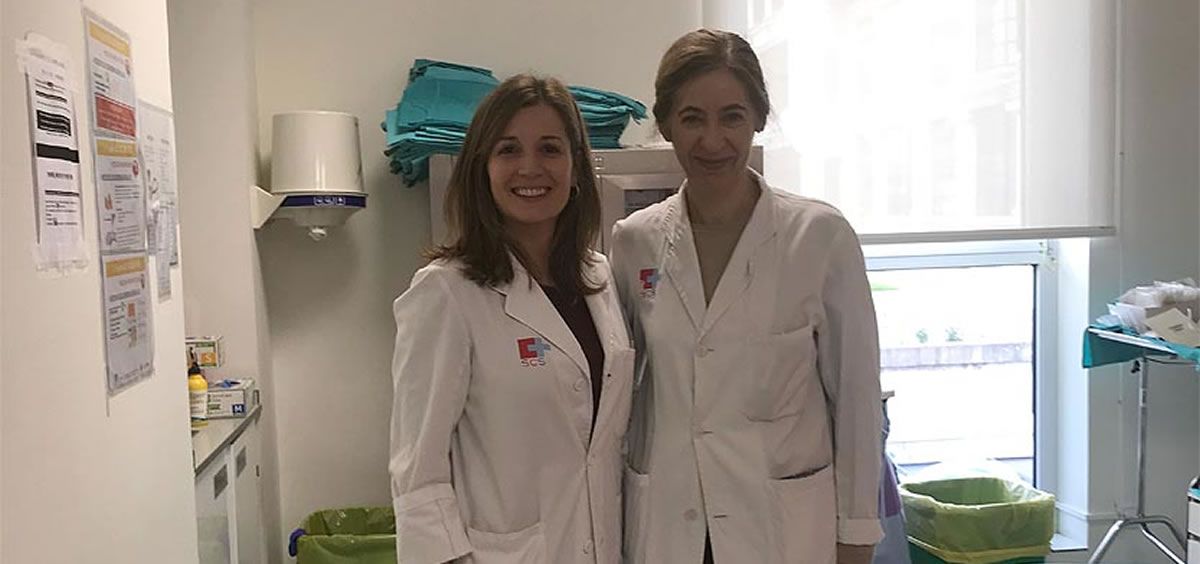 Las doctoras Cristina Gómez, del Servicio de Dermatología, y Almundena García Castaño, del Servicio de Oncología