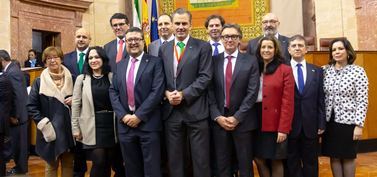 Los diputados de Vox posan el día de la conformación del Parlamento de Andalucía tras las elecciones autonómicas.