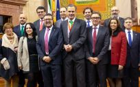 Los diputados de Vox posan el día de la conformación del Parlamento de Andalucía tras las elecciones autonómicas.
