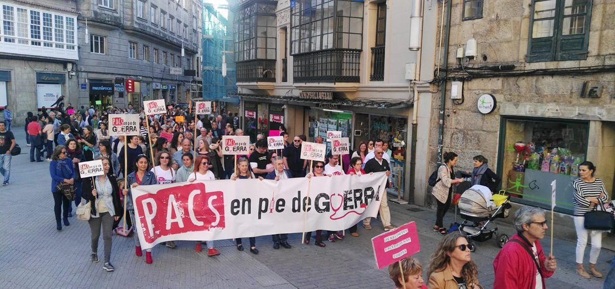 Imagen de una de las marchas de 'PACs en pie de guerra' en Pontevedra.