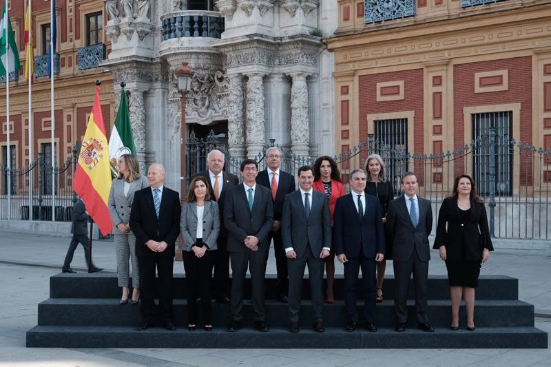 Foto de familia del nuevo Gobierno de Andalucía