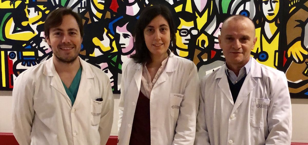 Moisés Rodríguez Mañero, Aurora Baluja González y Jose Ramón González Juanatey, cardiólogos que están desarrolando el estudio sobre la arritmia