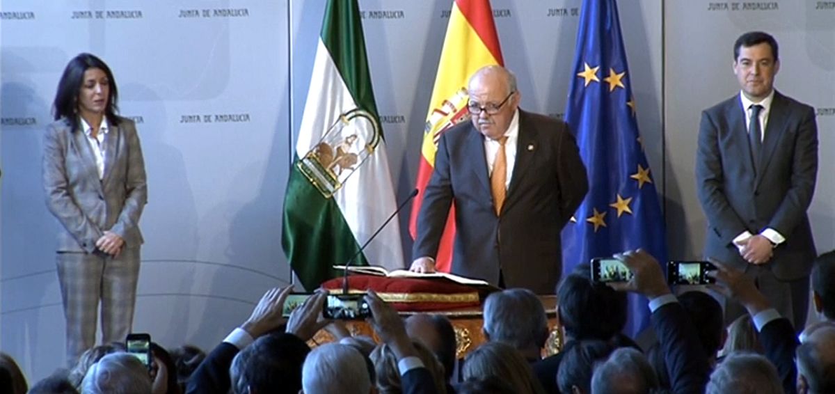 Jesús Aguirre, tomando posesión de su nuevo cargo como consejero de Salud y Familias de la Junta de Andalucía.