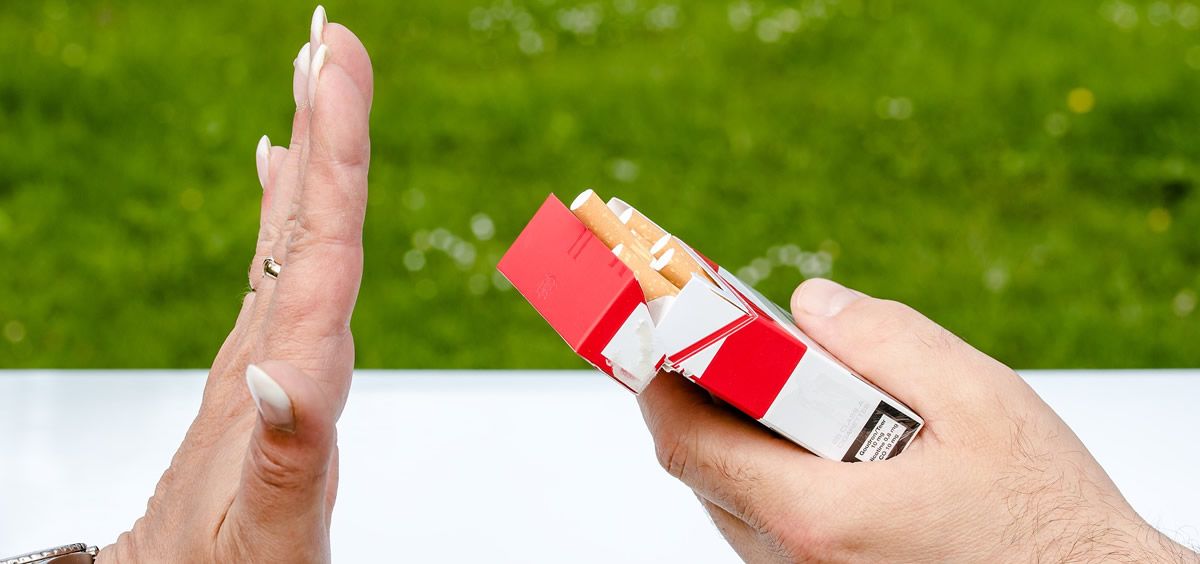 El tabaquismo activo y pasivo es un factor de riesgo para desarrollar neumonía sobre todo a partir de los 60 años
